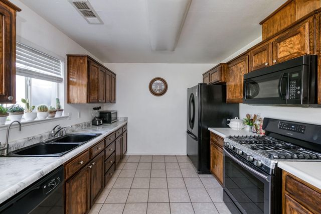 423 N Morningside Drive, Dinuba, CA 93618