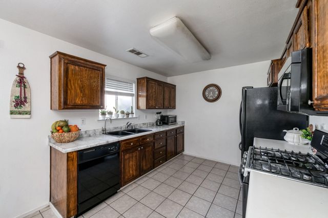 423 N Morningside Drive, Dinuba, CA 93618