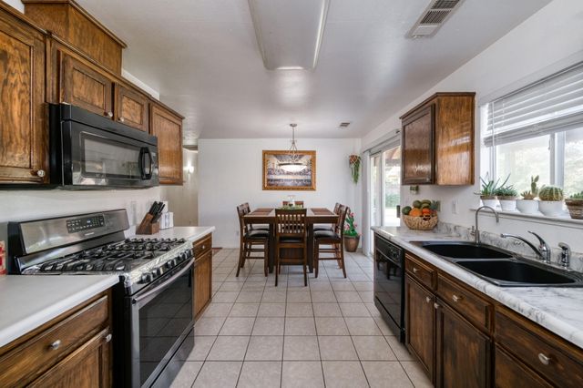 423 N Morningside Drive, Dinuba, CA 93618