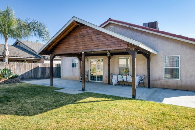 423 N Morningside Drive, Dinuba, CA 93618