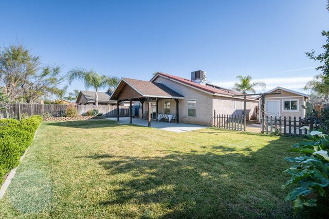 423 N Morningside Drive, Dinuba, CA 93618