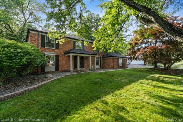 5890 Pinecroft Drive, West Bloomfield Charter Township, MI 48322