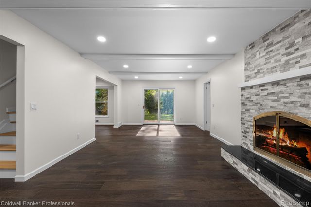 5890 Pinecroft Drive, West Bloomfield Charter Township, MI 48322