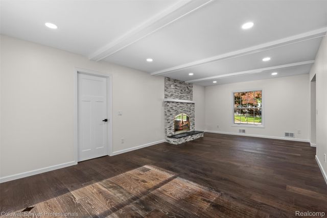 5890 Pinecroft Drive, West Bloomfield Charter Township, MI 48322