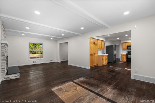 5890 Pinecroft Drive, West Bloomfield Charter Township, MI 48322
