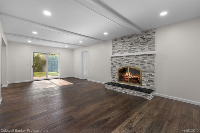5890 Pinecroft Drive, West Bloomfield Charter Township, MI 48322