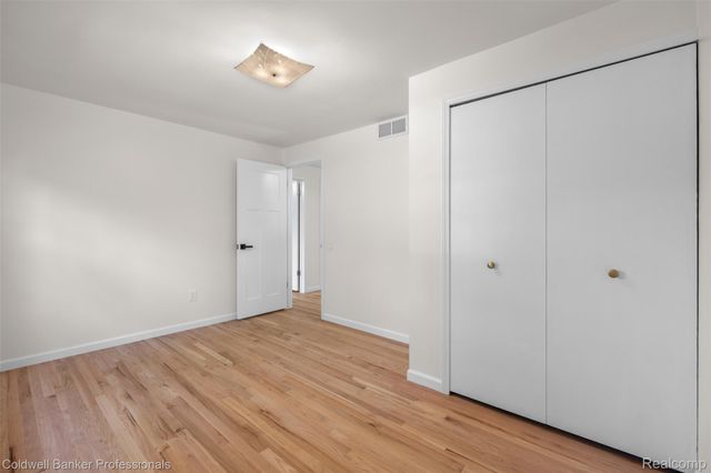 5890 Pinecroft Drive, West Bloomfield Charter Township, MI 48322