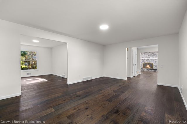 5890 Pinecroft Drive, West Bloomfield Charter Township, MI 48322