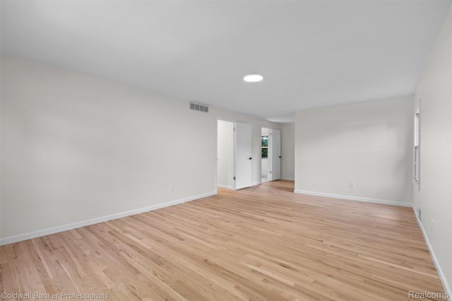 5890 Pinecroft Drive, West Bloomfield Charter Township, MI 48322