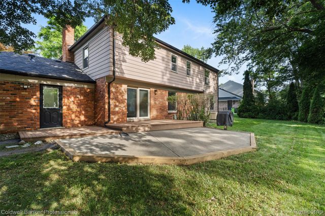 5890 Pinecroft Drive, West Bloomfield Charter Township, MI 48322
