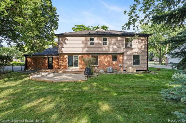 5890 Pinecroft Drive, West Bloomfield Charter Township, MI 48322