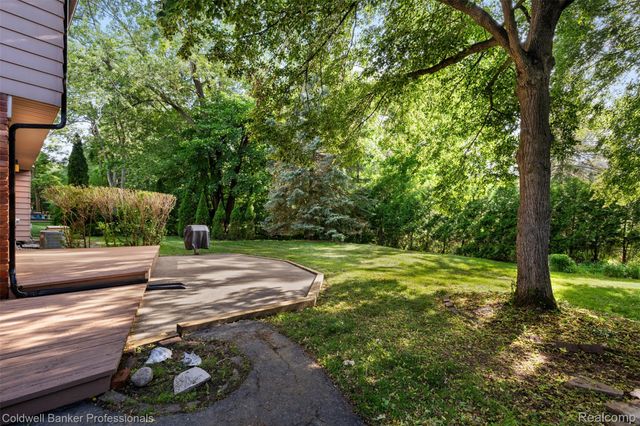 5890 Pinecroft Drive, West Bloomfield Charter Township, MI 48322