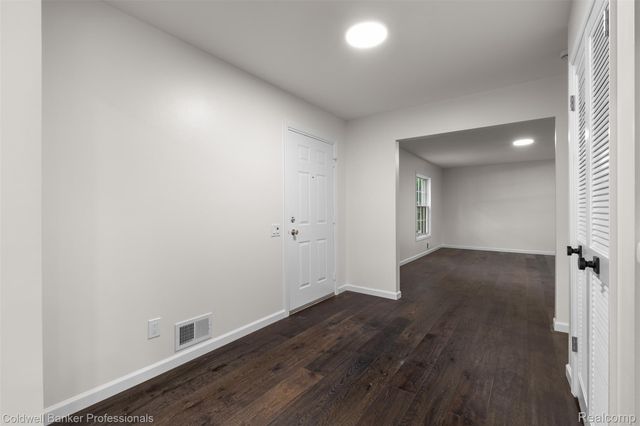 5890 Pinecroft Drive, West Bloomfield Charter Township, MI 48322