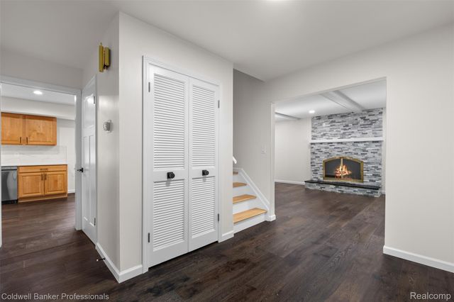 5890 Pinecroft Drive, West Bloomfield Charter Township, MI 48322