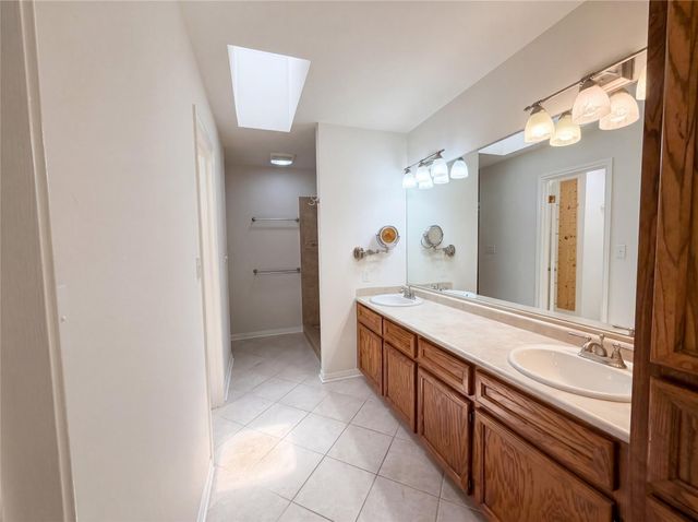 1111 N Riviera CIR, Cedar Park, TX 78613