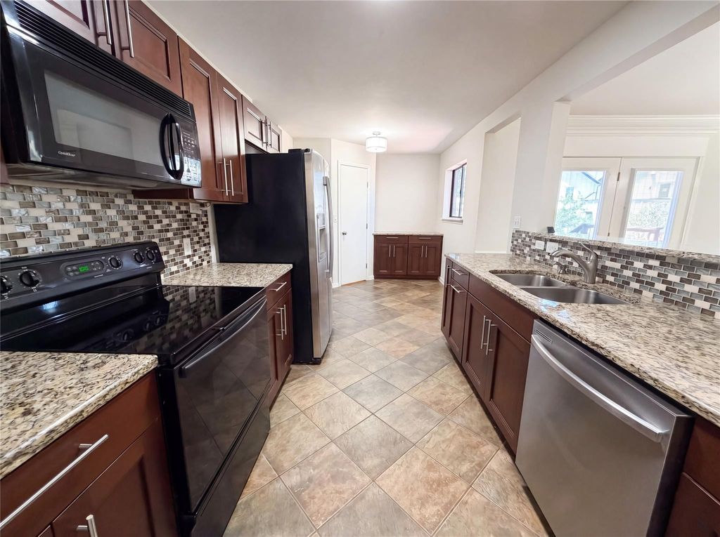 1111 N Riviera CIR, Cedar Park, TX 78613
