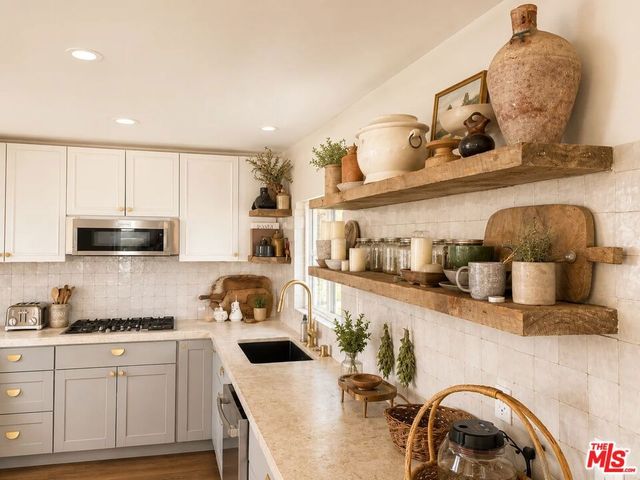 31383 Overcrest Drive, Redlands, CA 92374