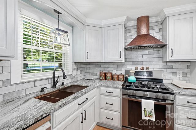 1690 26th Street NE, Hickory, NC 28601