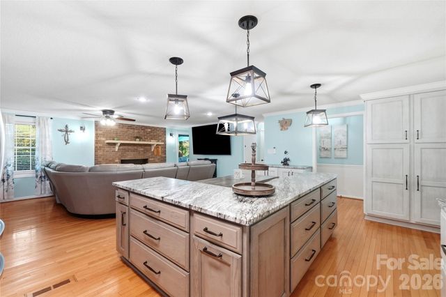 1690 26th Street NE, Hickory, NC 28601