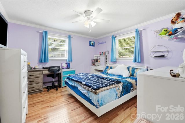 1690 26th Street NE, Hickory, NC 28601