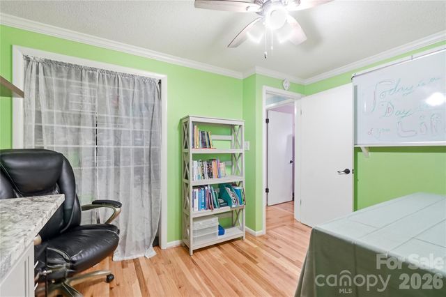 1690 26th Street NE, Hickory, NC 28601