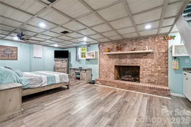 1690 26th Street NE, Hickory, NC 28601