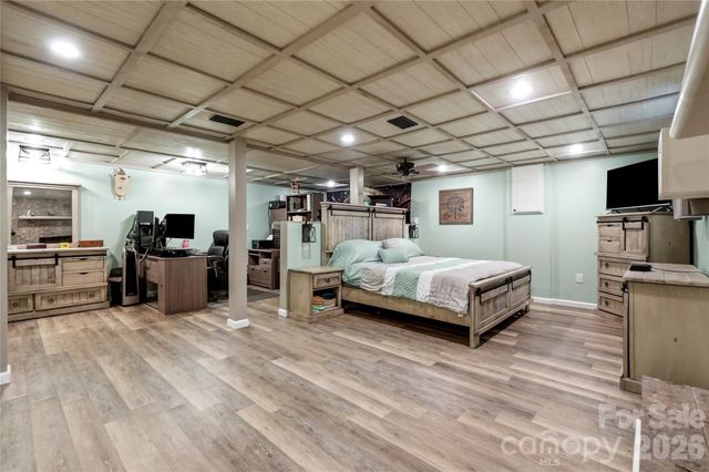 1690 26th Street NE, Hickory, NC 28601