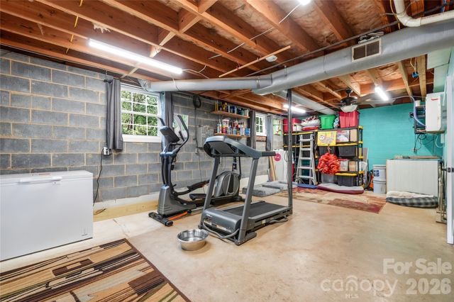 1690 26th Street NE, Hickory, NC 28601