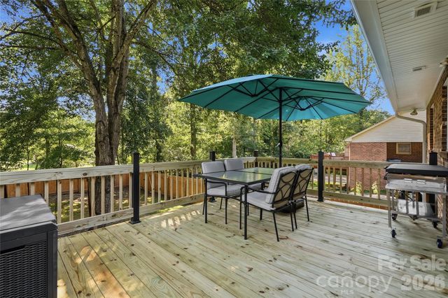 1690 26th Street NE, Hickory, NC 28601