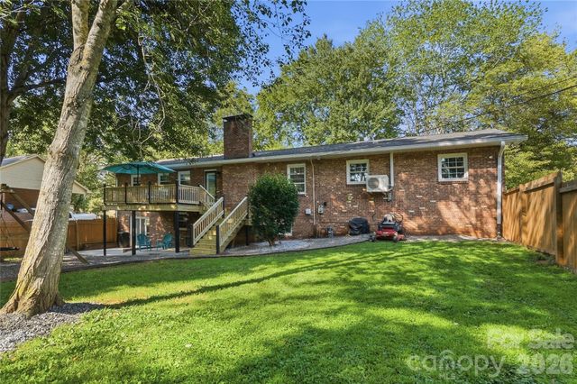 1690 26th Street NE, Hickory, NC 28601