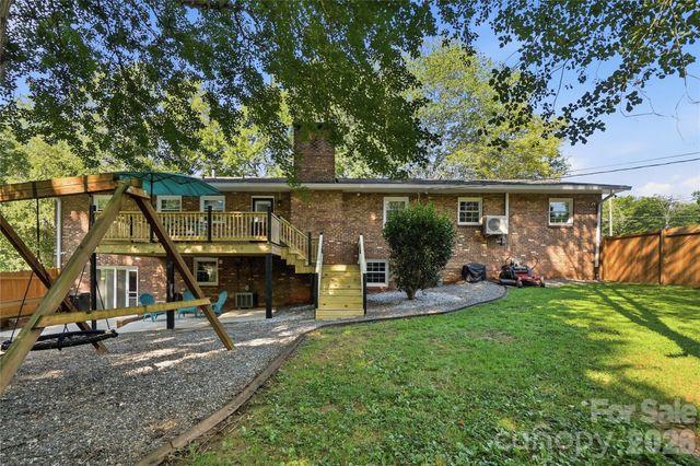 1690 26th Street NE, Hickory, NC 28601