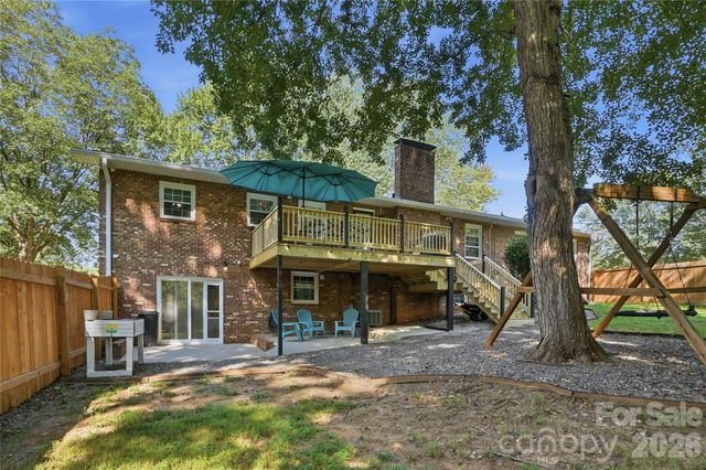 1690 26th Street NE, Hickory, NC 28601