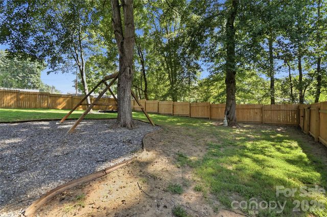 1690 26th Street NE, Hickory, NC 28601