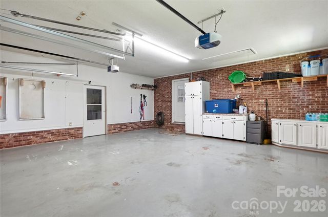 1690 26th Street NE, Hickory, NC 28601