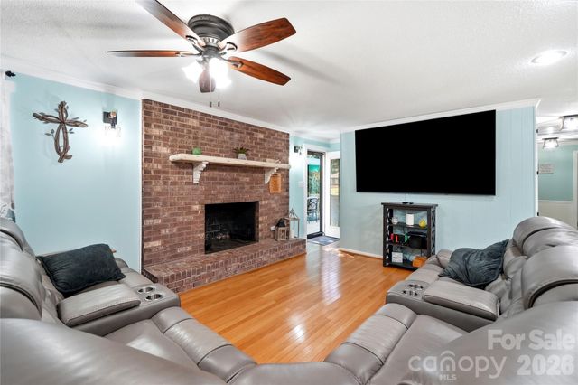 1690 26th Street NE, Hickory, NC 28601