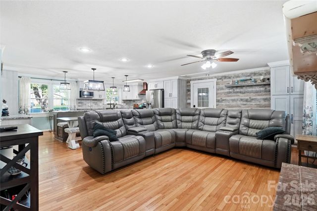 1690 26th Street NE, Hickory, NC 28601