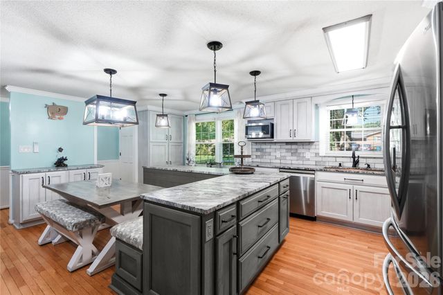 1690 26th Street NE, Hickory, NC 28601