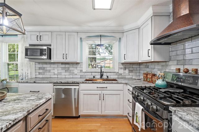 1690 26th Street NE, Hickory, NC 28601