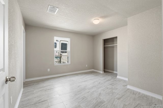 1203 Saltillo, San Antonio, TX 78207