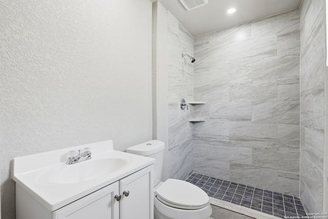 1203 Saltillo, San Antonio, TX 78207