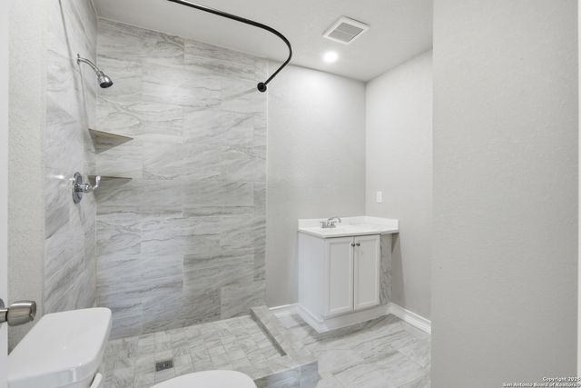 1203 Saltillo, San Antonio, TX 78207