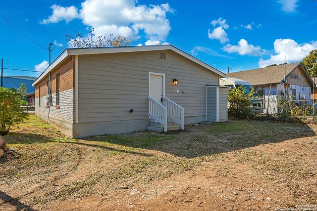 1203 Saltillo, San Antonio, TX 78207