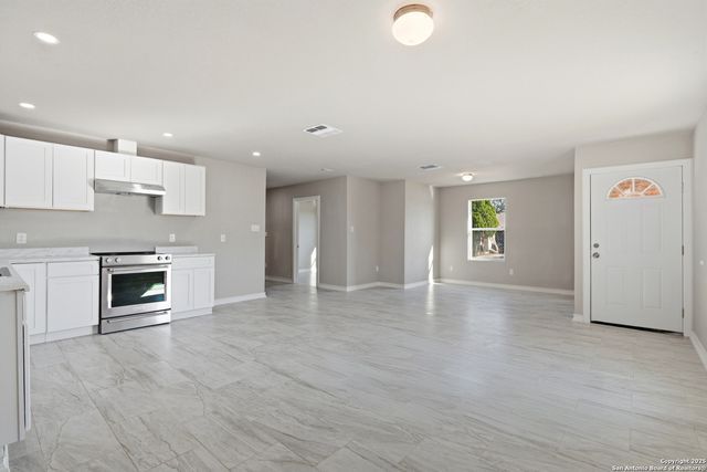 1203 Saltillo, San Antonio, TX 78207