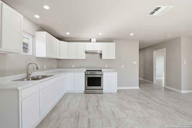 1203 Saltillo, San Antonio, TX 78207