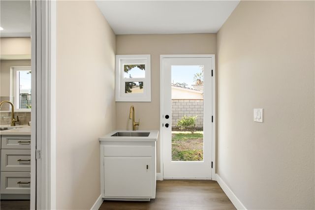 934 S Donna Beth, West Covina, CA 91791