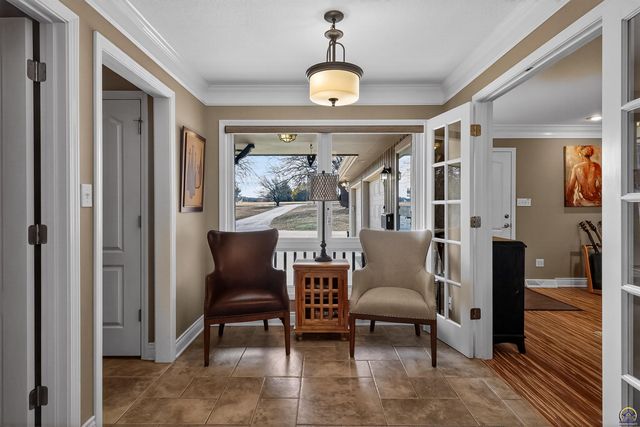 5934 SW 47th ST, Topeka, KS 66610