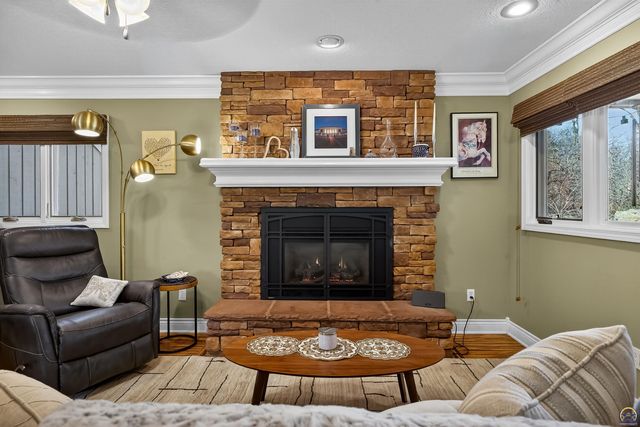 5934 SW 47th ST, Topeka, KS 66610