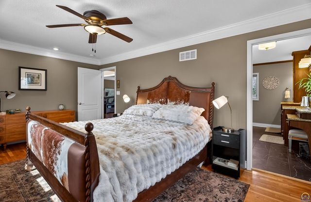 5934 SW 47th ST, Topeka, KS 66610