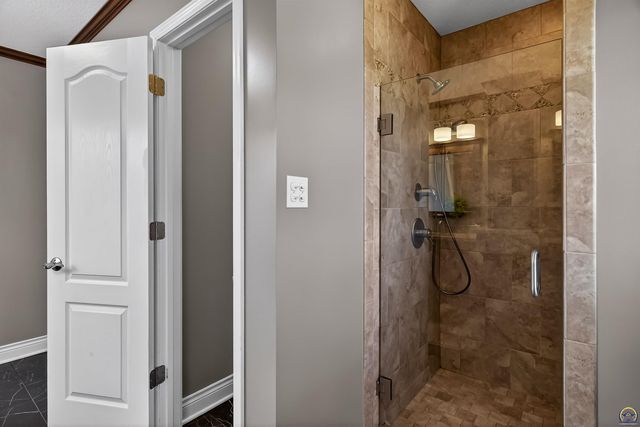 5934 SW 47th ST, Topeka, KS 66610