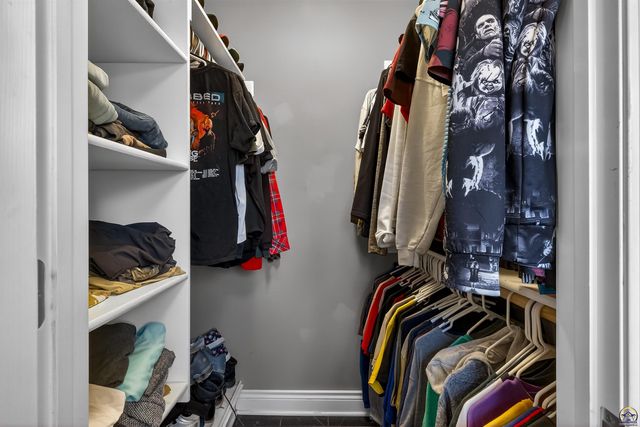 5934 SW 47th ST, Topeka, KS 66610